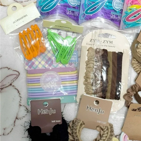 Hair Accessories Bundle - Picture 2 of 3